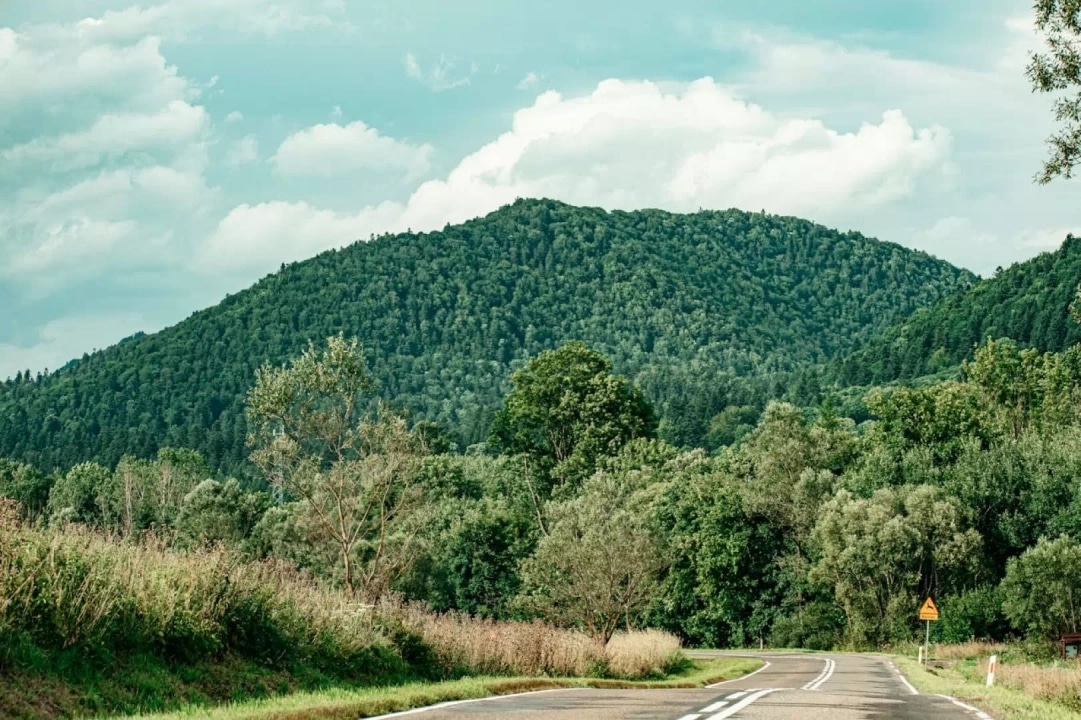Uherce Mineralne - zwiedź Bieszczady samochodem. Okoliczny krajobraz, niezapomniane widoki.