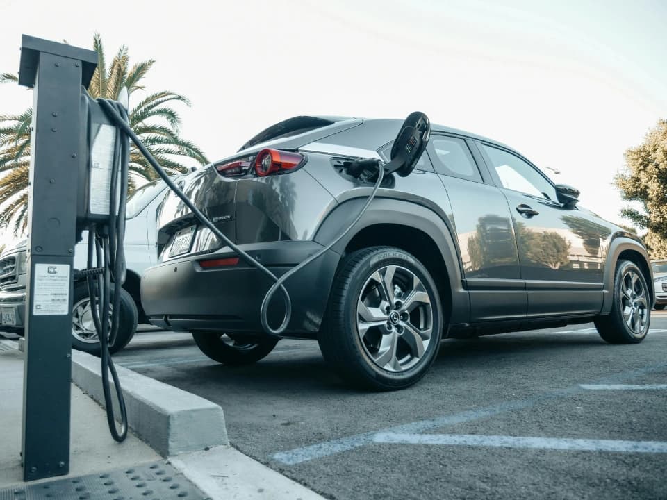 Ile prądu zużywa samochód elektryczny? Sprawdź ile prądu pobiera elektryk