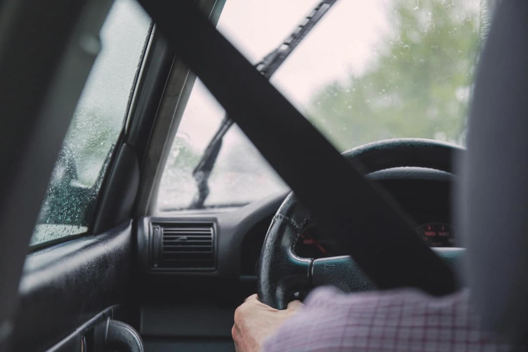 Mandat za brak pasów - jaki mandat za brak pasów można otrzymać?