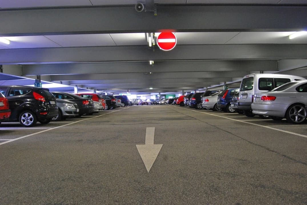 Darmowy parking przy lotnisku Chopina