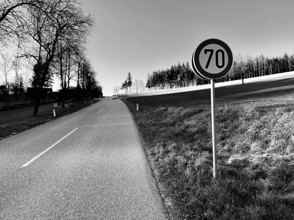 Limity prędkości na drogach w Polsce. Aktualne przepisy i mandaty