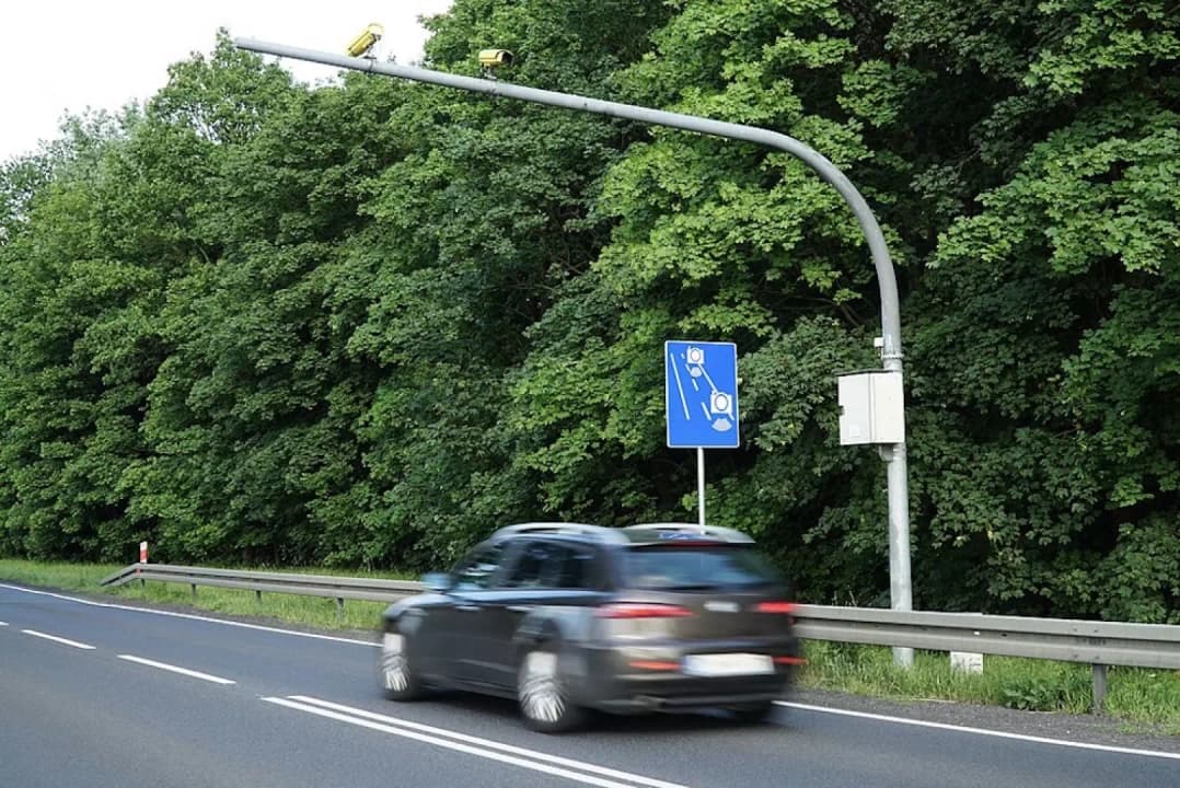 Odcinkowy pomiar prędkości - jak działa i gdzie funkcjonuje?