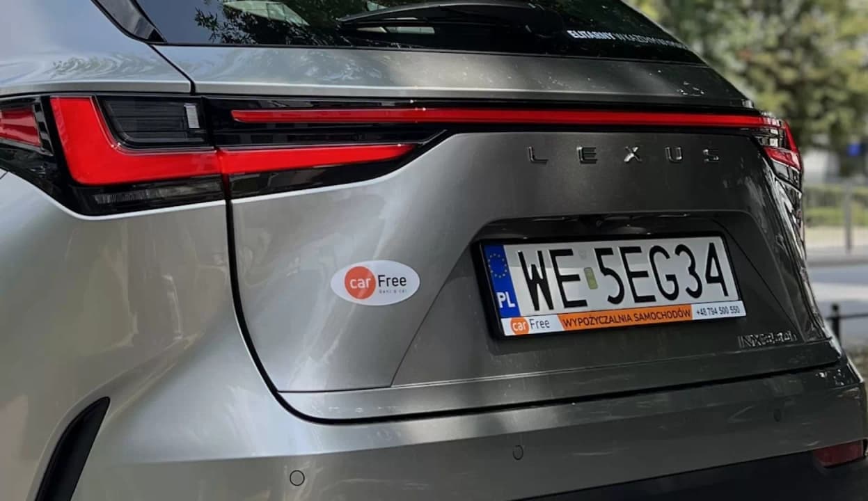 Tablice rejestracyjne - czy po zakupie samochodu trzeba je zmieniać?