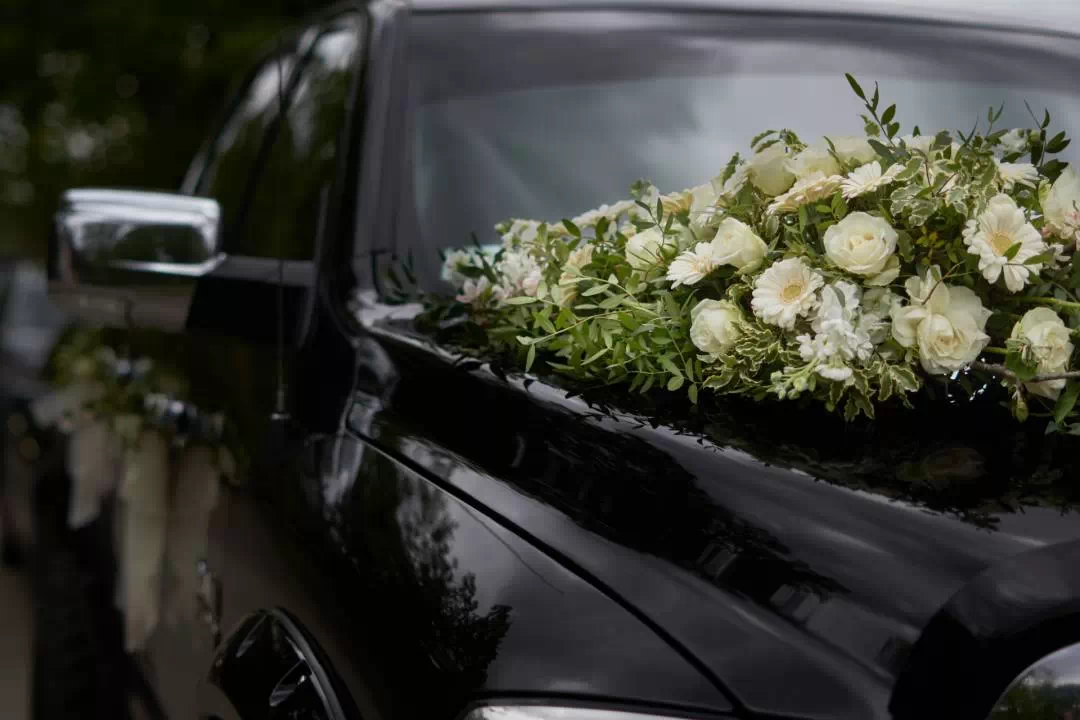 Auta na wyjątkowe okazje – jakie samochody z klasy premium wybierają klienci nie tylko do ślubu