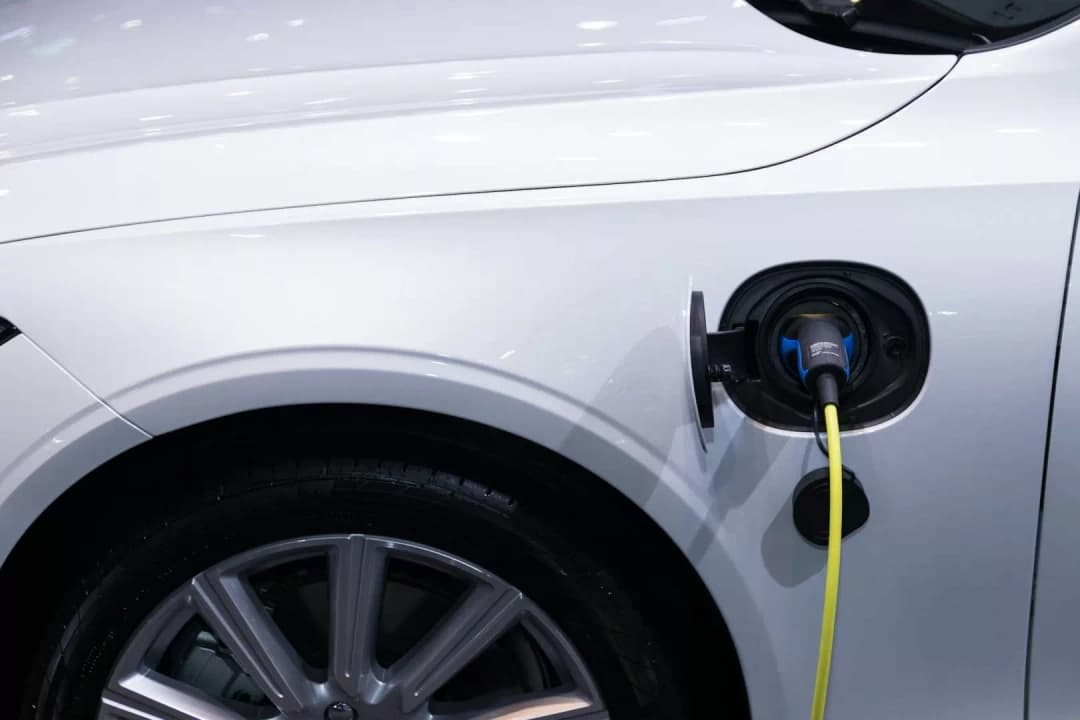Ile ładuje się samochód elektryczny – jak długo ładuje się elektryka?