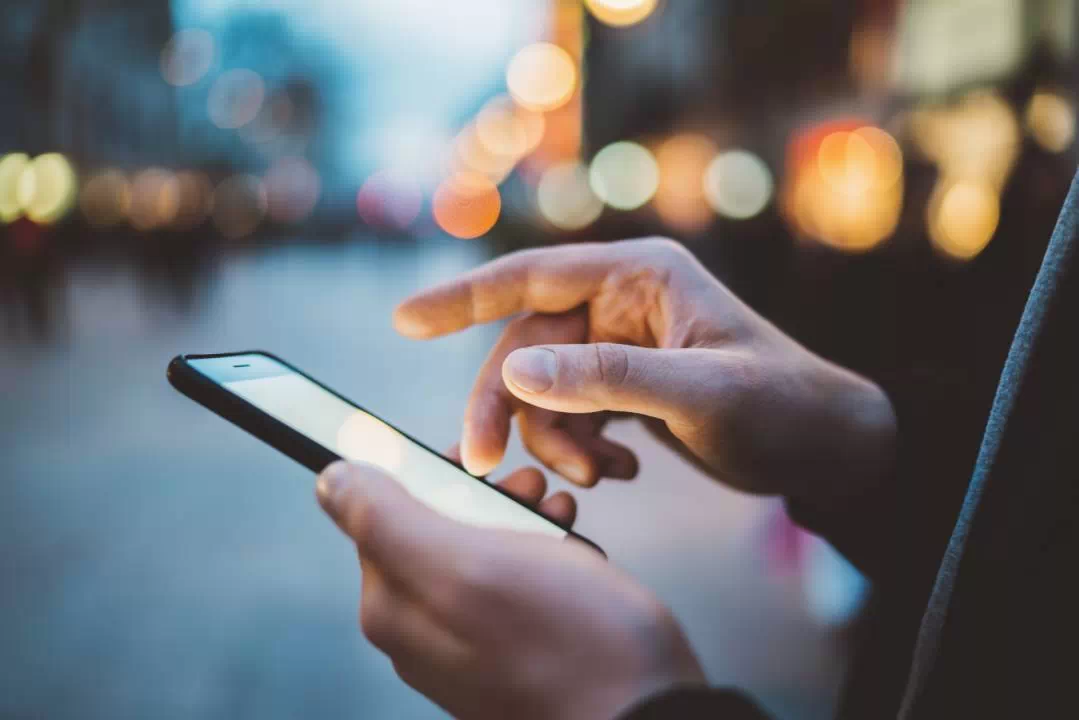Jak szybko wynająć samochód przez smartphona - poradnik