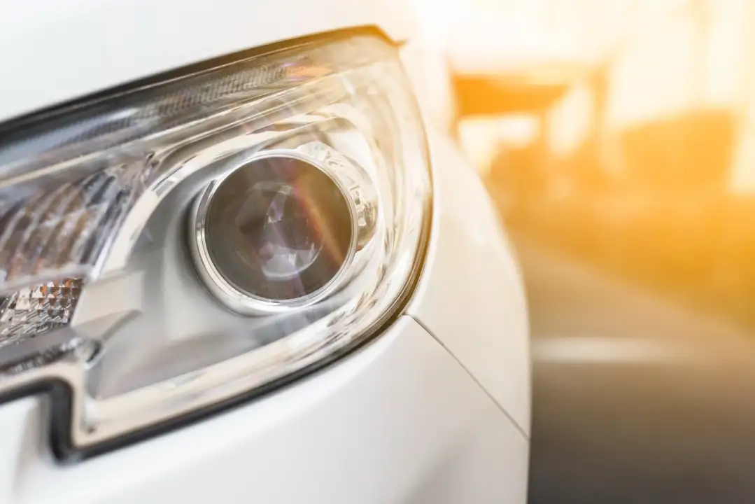 Wymiana żarówki – jakie są różnice między H7, H4, LED?