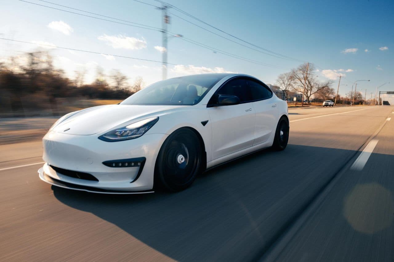 Tesla wynajem