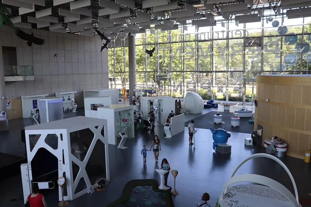 Wnętrze Centrum Nauki Experyment w Gdyni