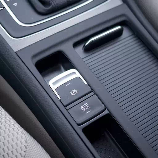 Funkcja Auto Hold. Jak działa automatyczny hamulec postojowy?