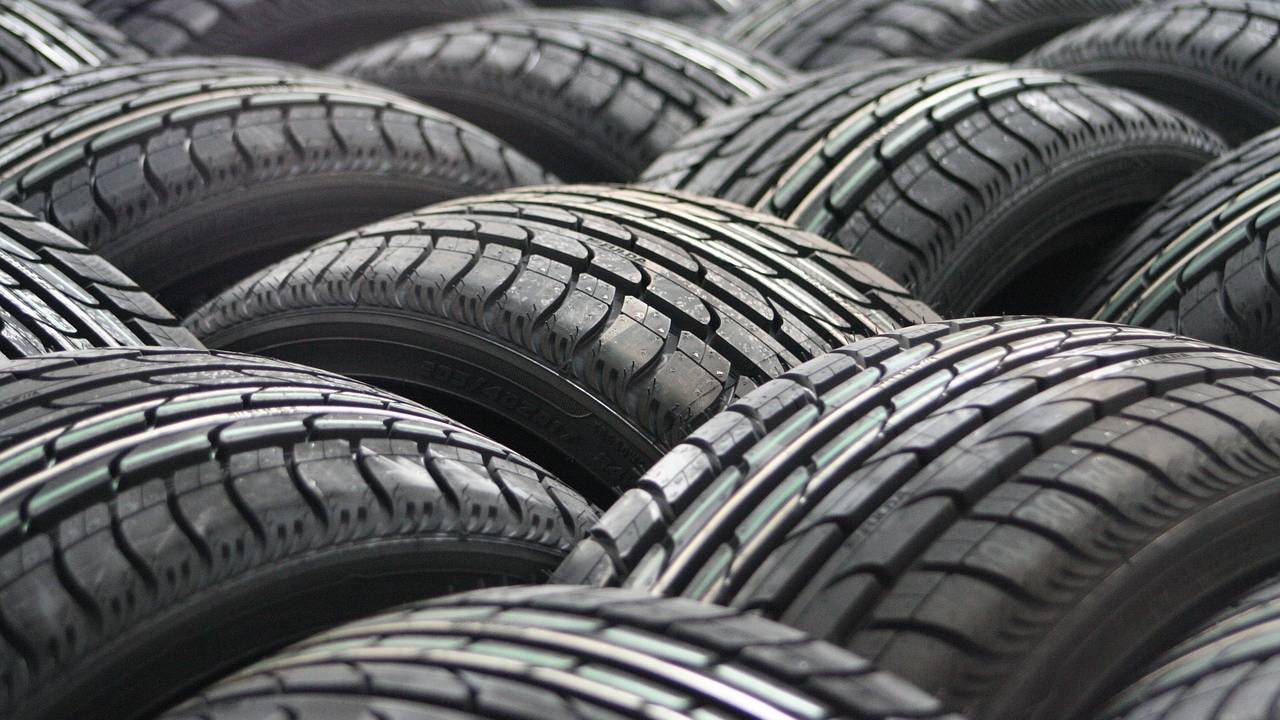 car-tyres-63928_1280.jpg