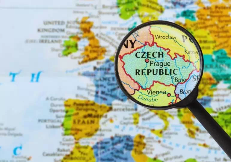 Czechy samochodem –  o czym należy pamiętać podróżując samochodem do Czech? / fot. Canva