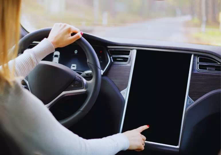 Tesla na wynajem / fot. Canva.com