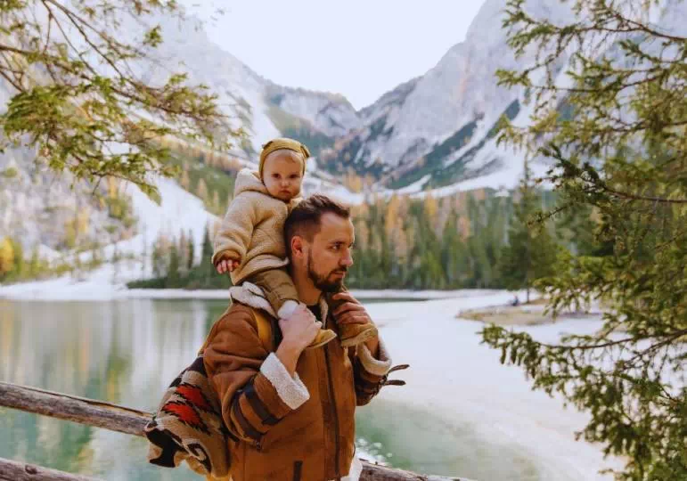 Jak złożyć wniosek o kartę ekuz dla dziecka / canva.com