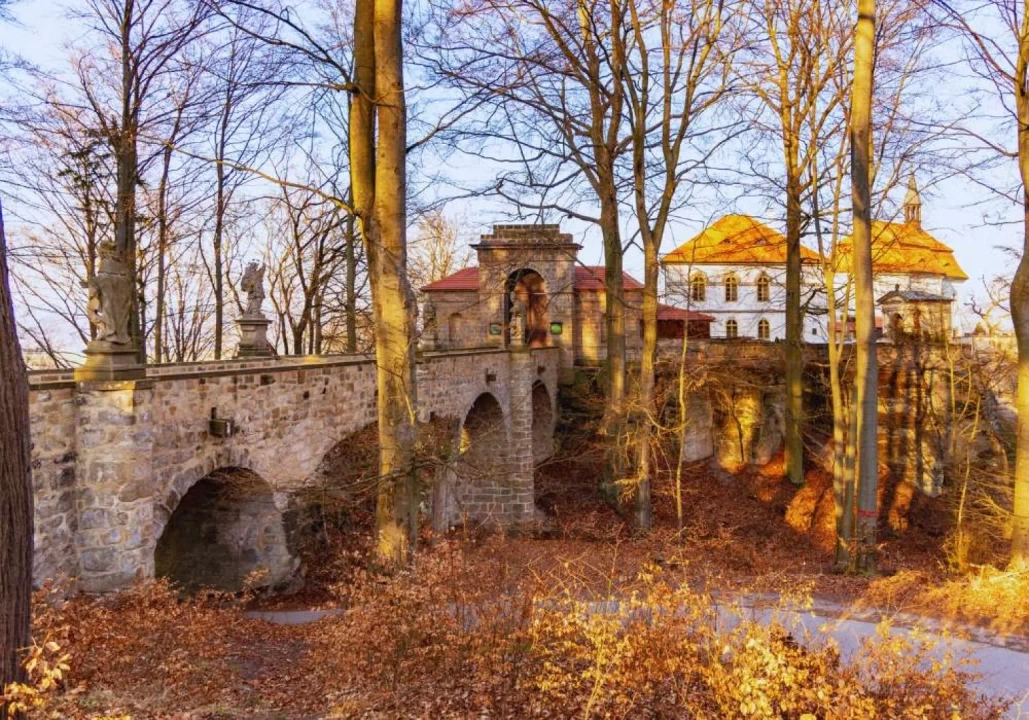 Zwiedzanie Valdštejna / fot. Canva.com