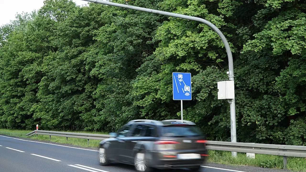 Odcinkowy pomiar prędkości - jak działa i gdzie funkcjonuje?