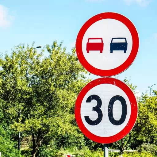 Ograniczenia prędkości na drogach w Polsce