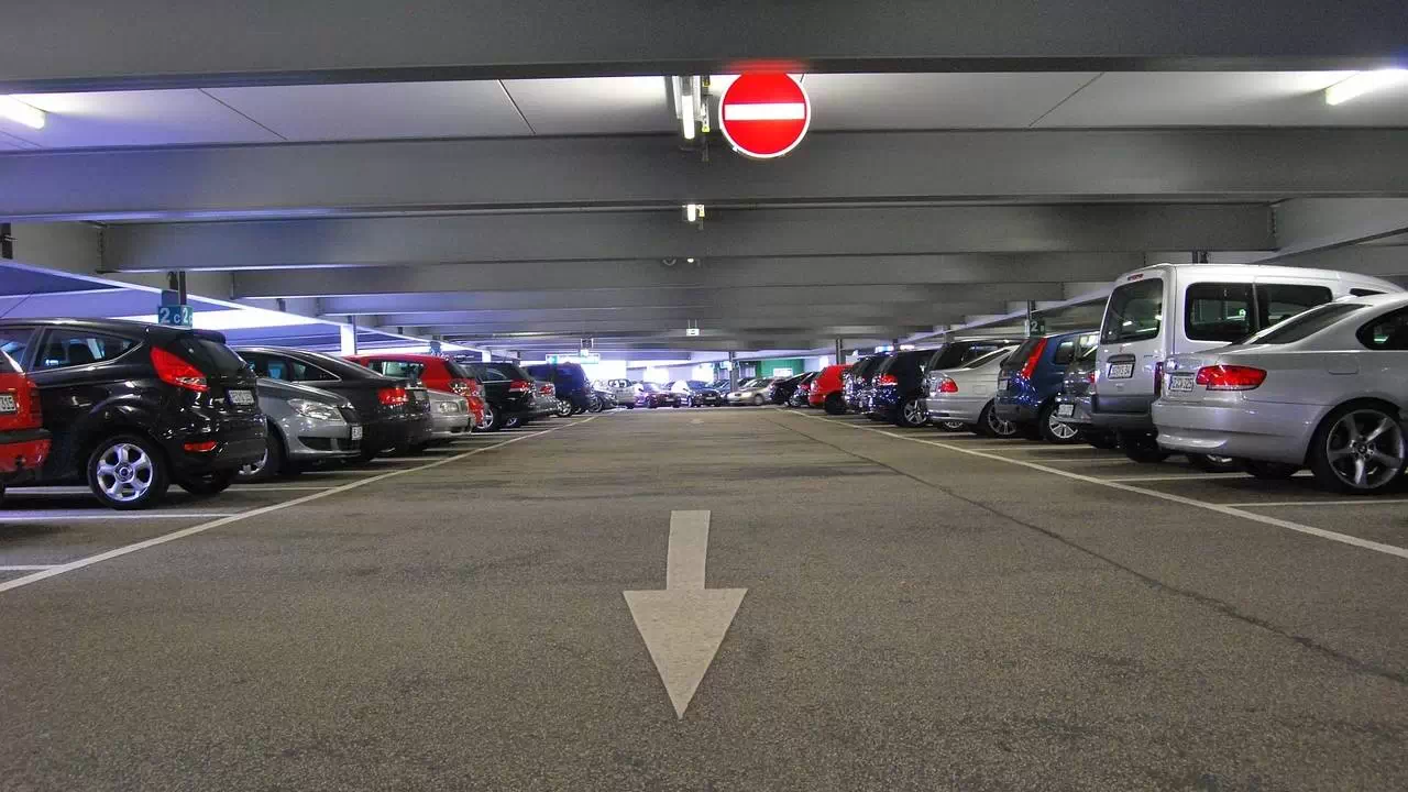 Darmowy parking przy lotnisku Chopina