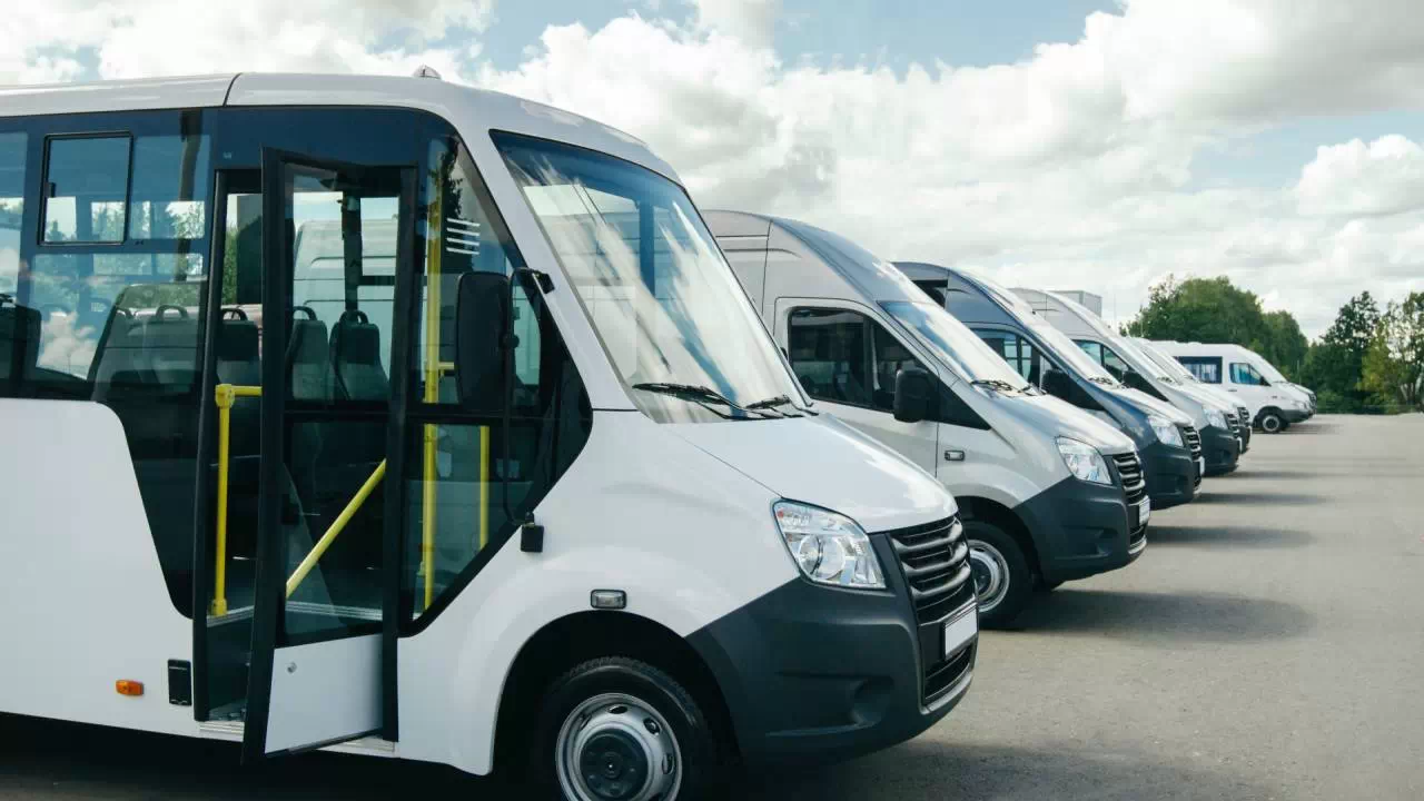 Wynajem busa – co powinieneś wiedzieć przed podpisaniem umowy?