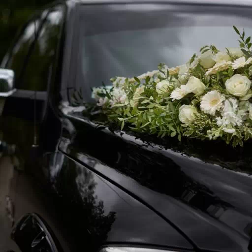 Auta na wyjątkowe okazje – jakie samochody z klasy premium wybierają klienci nie tylko do ślubu