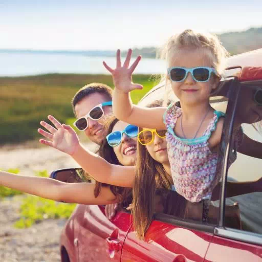 Idealny samochód na wyjazd z rodziną – 4 wygodne typy pojazdów z wypożyczalni aut