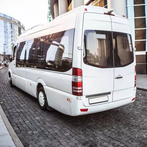 Wymiary busa – sprawdź przed wynajęciem jaką ma wysokość i szerokość bus