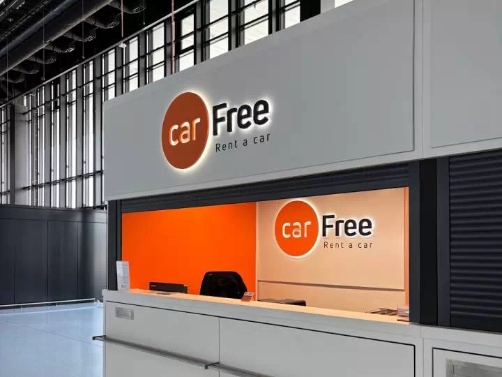 Rent a car at Warsaw Radom airport / fot. CarFree