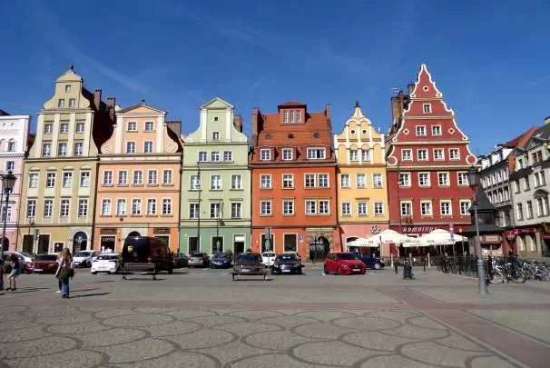 Kolorowe kamienice na wrocławskim rynku