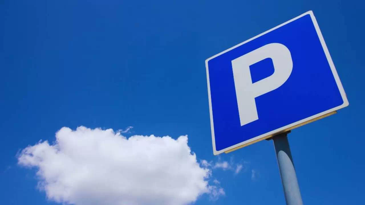 Mandat za złe parkowanie - ile wynosi?